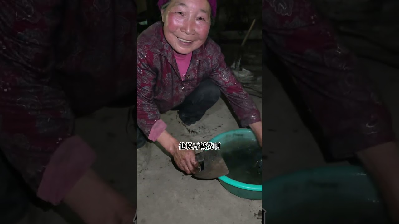 叔叔阿姨家庭副业发展得非常好，每一年牛羊猪都喂得多，土地也种得宽，一生很勤奋，值得我们学习。今天来到他们家里收腊肉～热情大方，煮得老腊肉和新腊肉味道非常好吃，是小时候的味道#烟熏腊肉#乡愁记忆