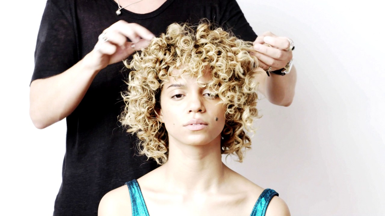 TIGI | BED HEAD | WAVES & CURLS ON! FRIZZ OFF! | Step by Step Look Frizz Fighter | Tutorial