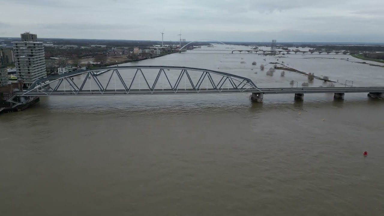 Hoogwater Waalkade Nijmegen 27 december 2023