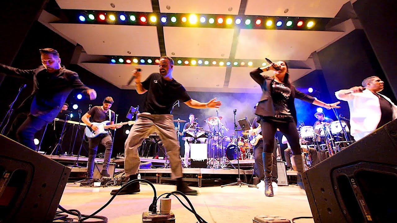 UPTOWN FUNK en vivo - UNITY!