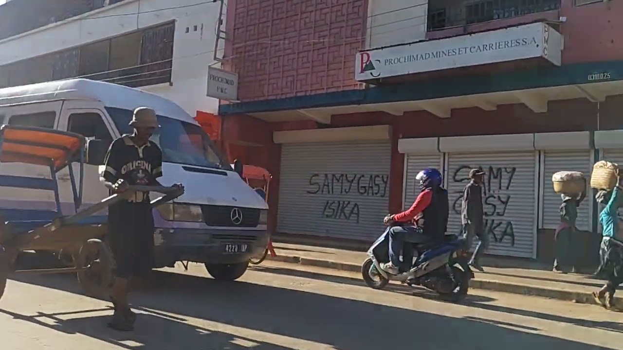 Ampatana by LUNAY MDG Zaodahy to Antsenakely - Walking streets view of Antsirabe Madagascar 