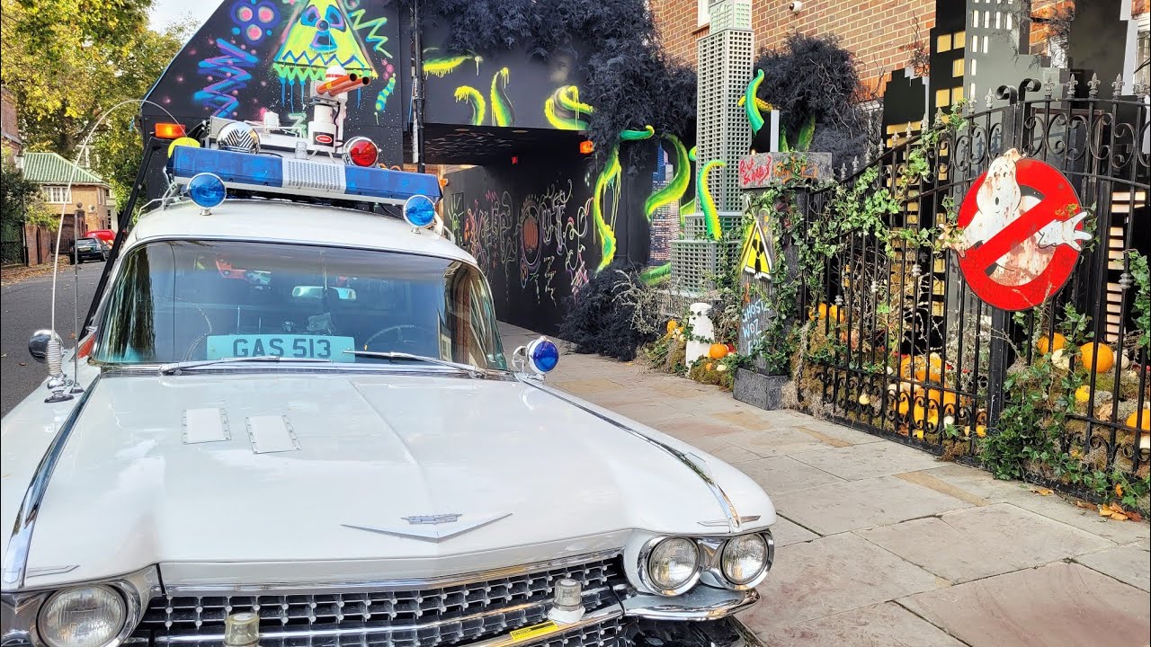 The BEST Halloween displays in London, M&S Halloween food & Lemax SpookyTown!