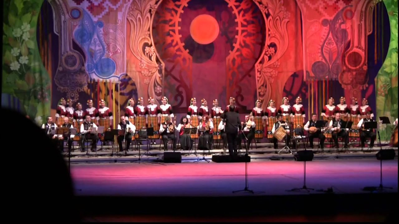 Седна баба да вечеря :: Granny sat down to a dinner