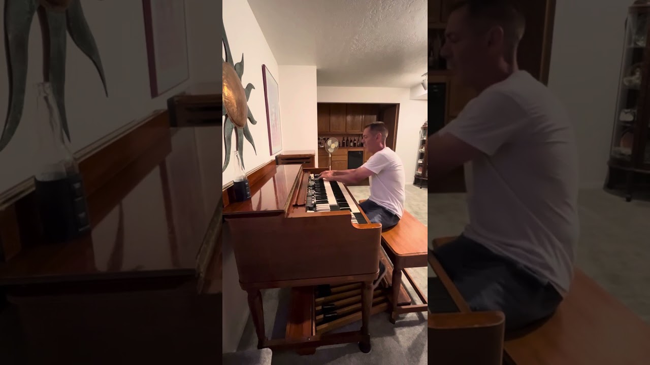 1963 Hammond B3, Organ Oh Happy Day.   October 31, 2023