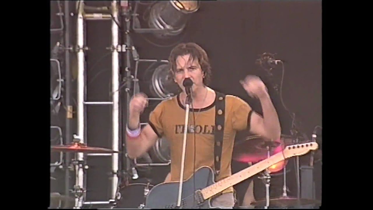 Pearl Jam - Leaving Here (Pinkpop 2000)