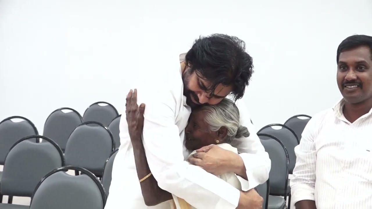 తన విజయం కోసం మొక్కులు చెల్లించిన శ్రీమతి పోతుల పేరంటాలు గారితో కలసి భోజనం చేసిన  శ్రీ పవన్ కళ్యాణ్