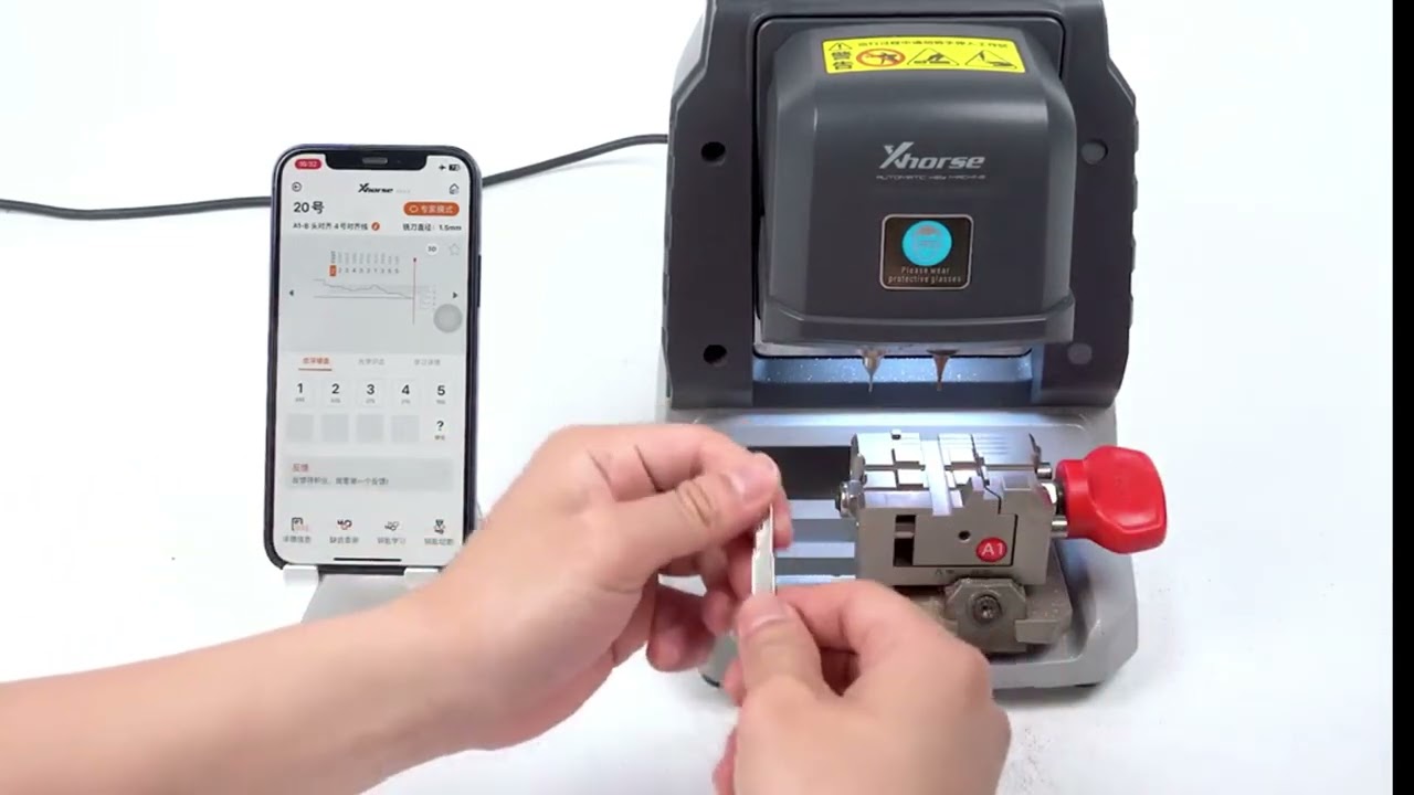 Detailed Tutorial for Cutting HU64 Keys Using the PANDA XA-006  #locksmith #keycutter duplicatekey