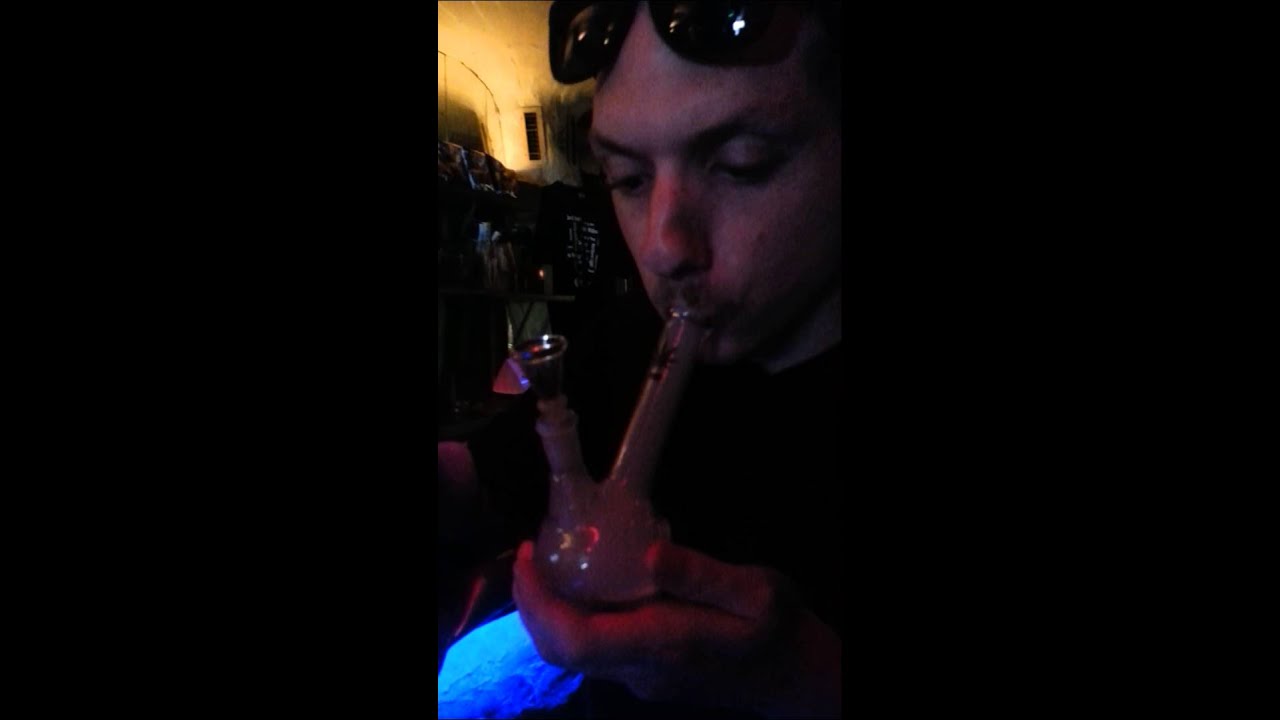 Bong hit in bulldog coffeeshop amsterdam