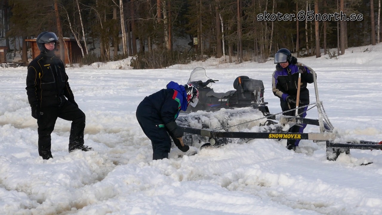 Snowmover i fl&ouml;dvatten (ovanvatten)