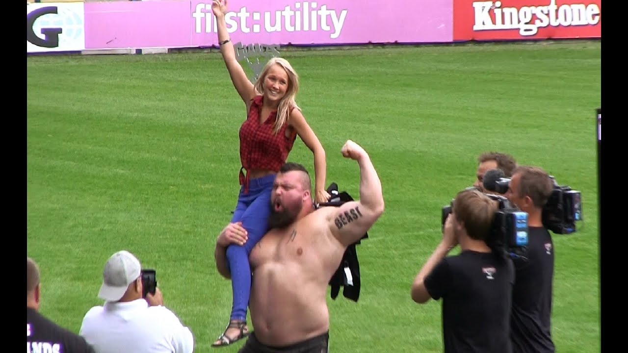 Eddie Hall, women lifting, Europe's Strongest Man 2015 - Leeds