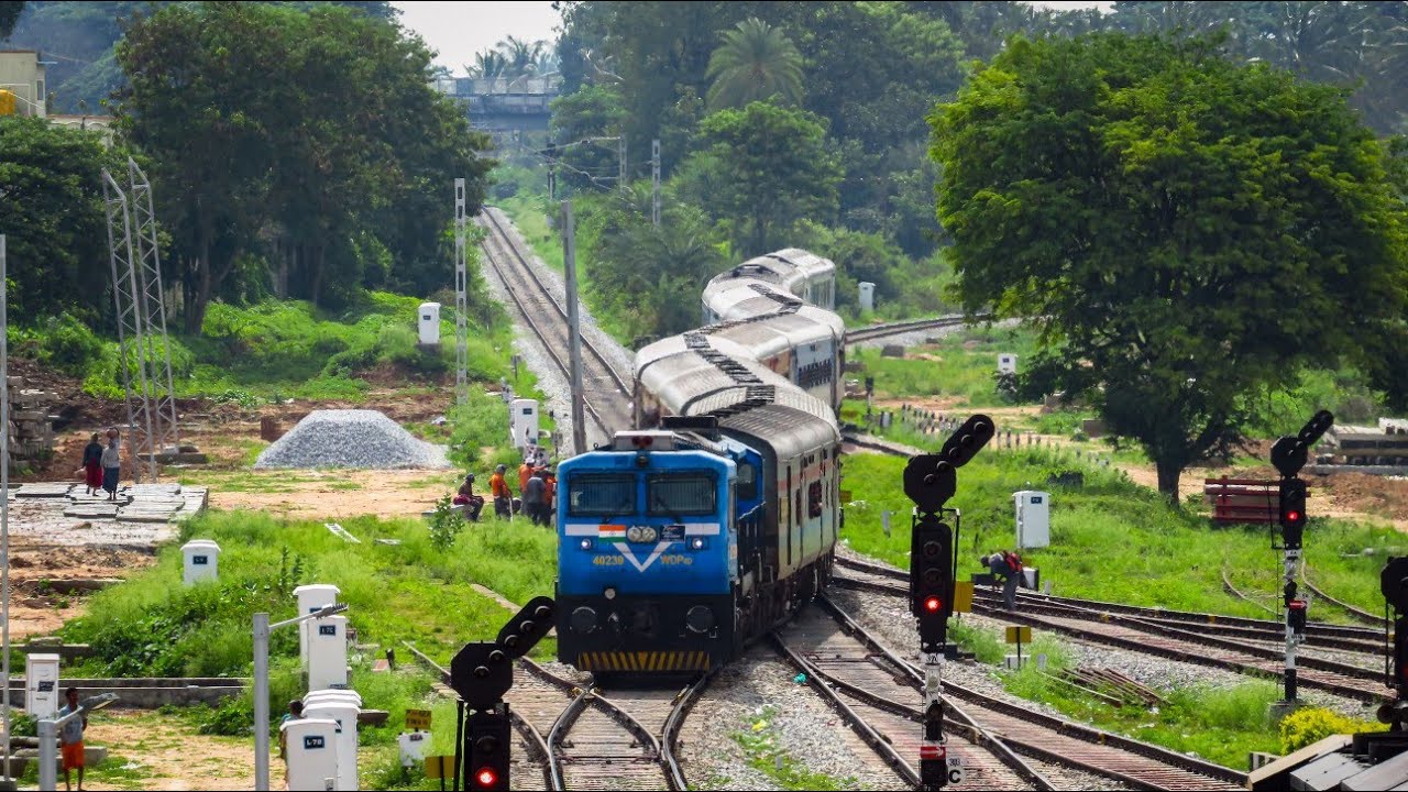 Train arrival and departures at Hassan railway station | Karwar Express Yesvantpur intercity ..