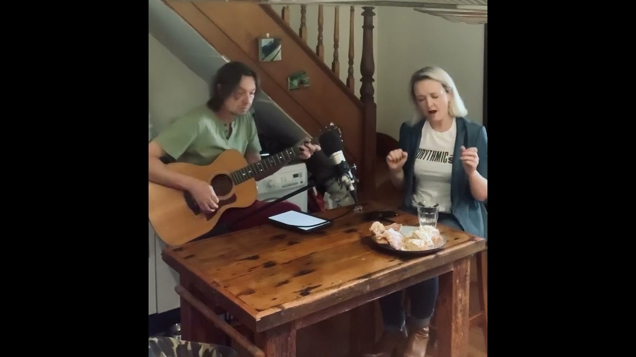 Thorn In My Side - Eurythmics  Cover -ABC Illawarra with Lindsay McDougall. Nick Meredith on guitar.