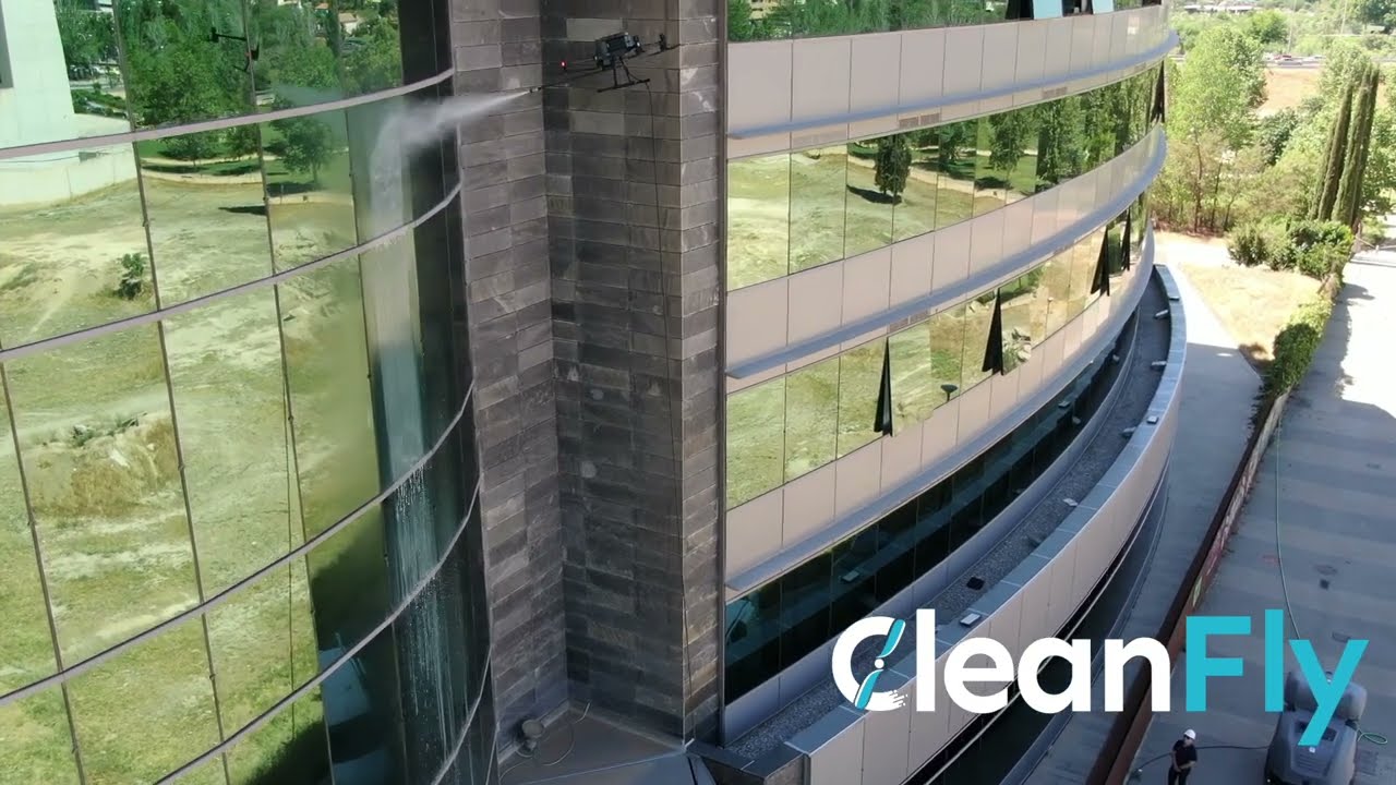 Cleanfly by BSDT, LIMPIEZA DE FACHADAS Y PLACAS SOLARES CON DRON