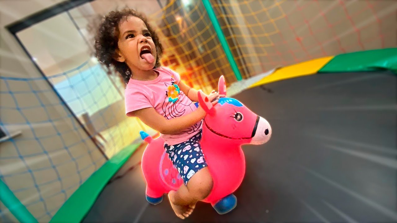 MEU PAI ME DESAFIOU * PULAR COM CAVALINHO NA CAMA ELÁSTICA