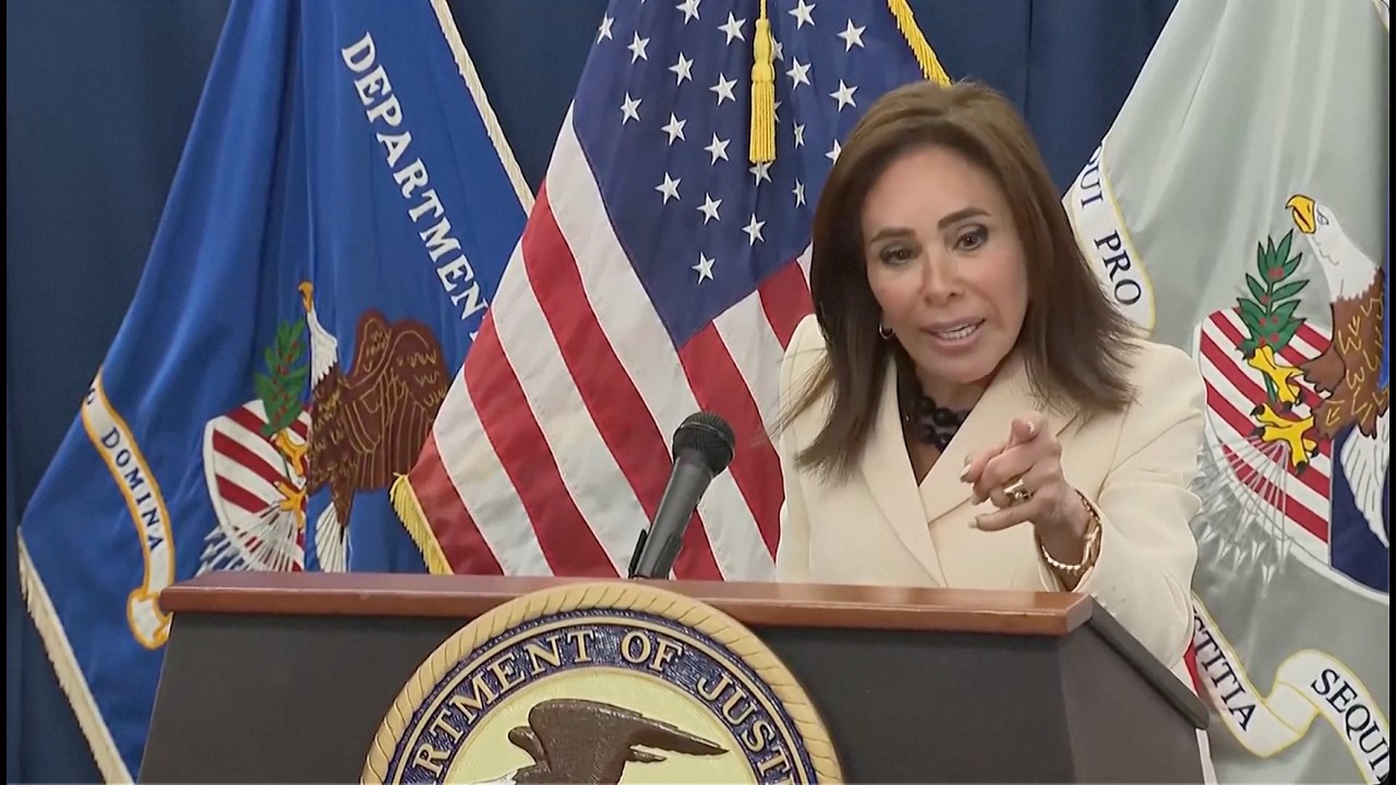 Жаннин Пирро разносит судью иммунитет Пауэллу за миллиардный перерасход!