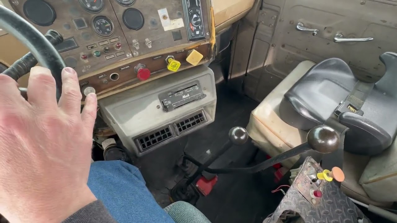 1985 MACK R Model (R686ST) Twin Stick Shifting forward and reverse