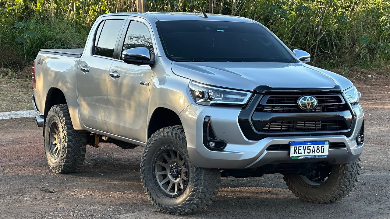 HILUX SRX 2021 STAGE 2 COM SUSPENSÃO IRON MAN, ESCAPE DIRETO PNEU YOKOHAMA, RODAS ARO 17 GRINGA