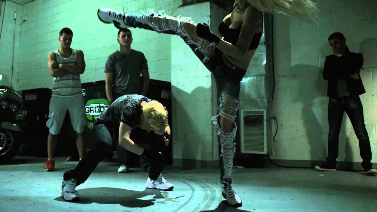 Hijara - Hooked (Official Music Video)