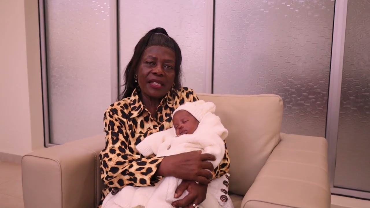 Maman à 65 Ans : Le Parcours de Monique Grâce à la FIV en Ouganda