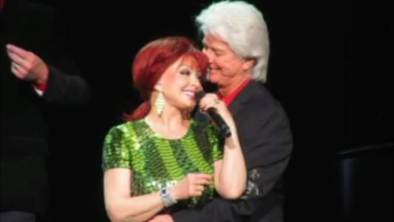 Naomi & Larry Moments 💕#naomijudd
