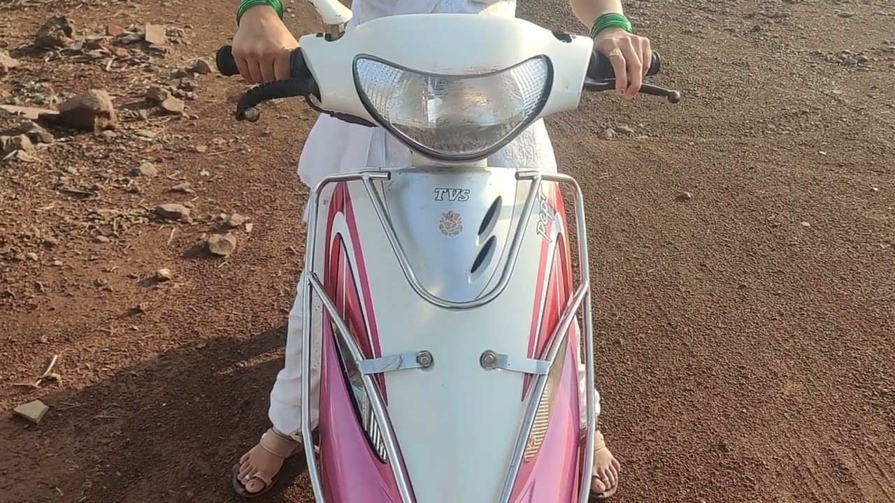 🙏😊 gadi thambva point... Sheetal p two wheeler Driving 🏫