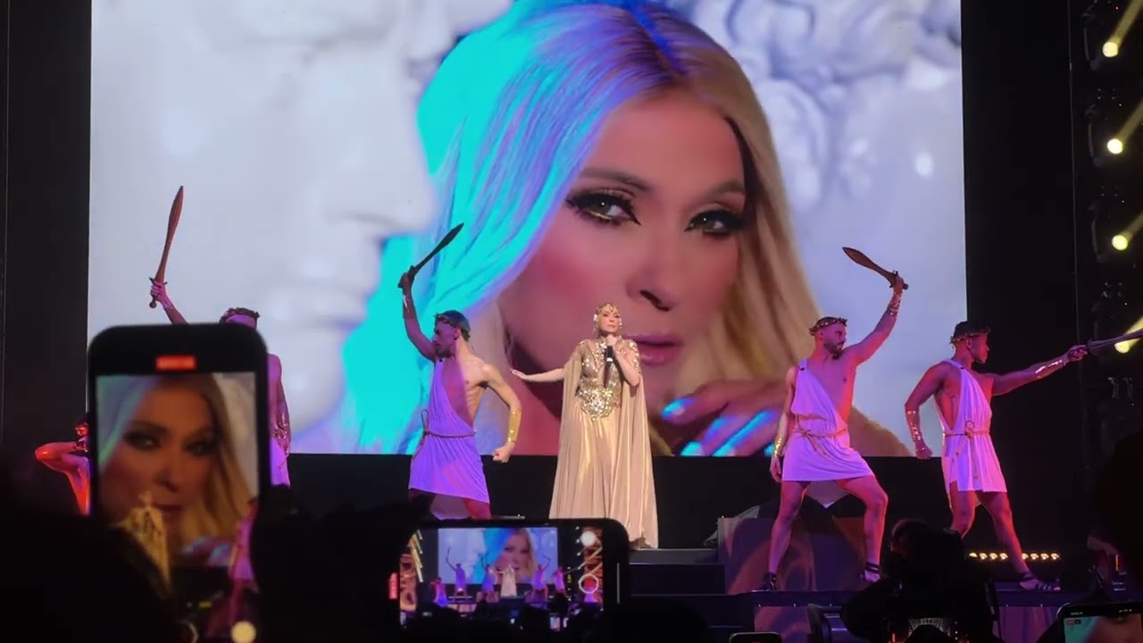 Yuri - Cuando baja la marea / Aire @ Youtube Theater - Los Angeles California 16 de Febrero 2024