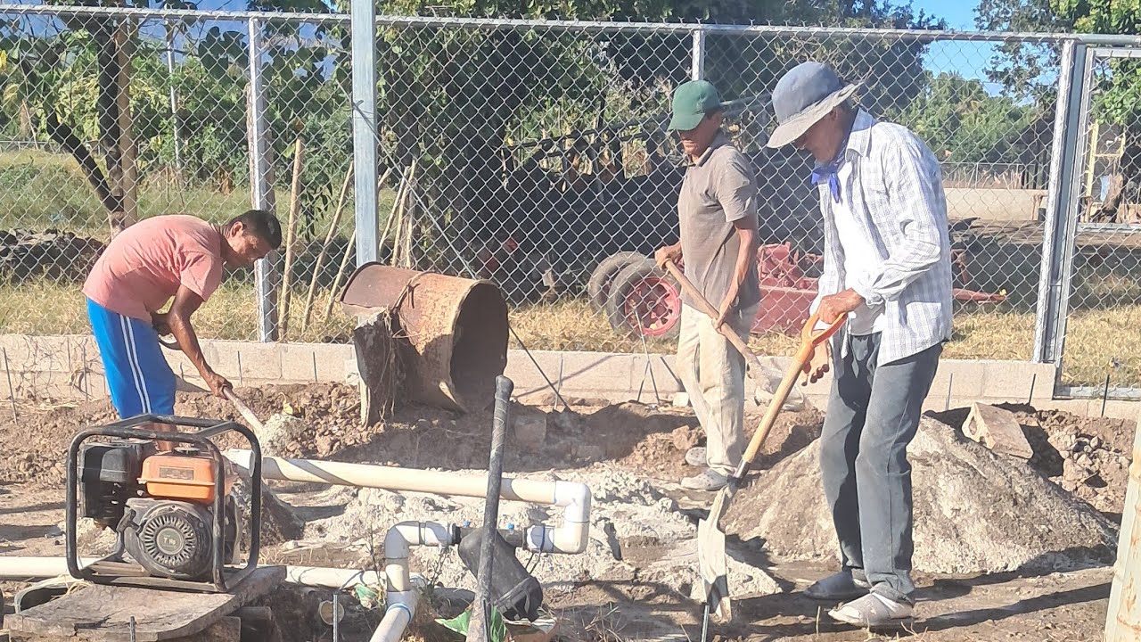 Estamos  Constriendo  la bodega de la Finca