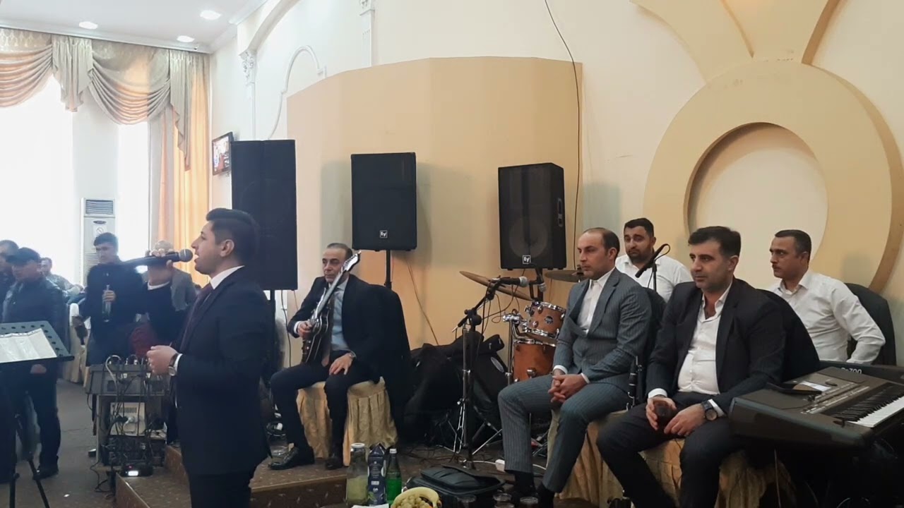 Coşqun Beydullayev-Toyda ifa -Ramin gitara, Vahid qarmon, Habil sintez, Ramin nağara, Ramil klarnet