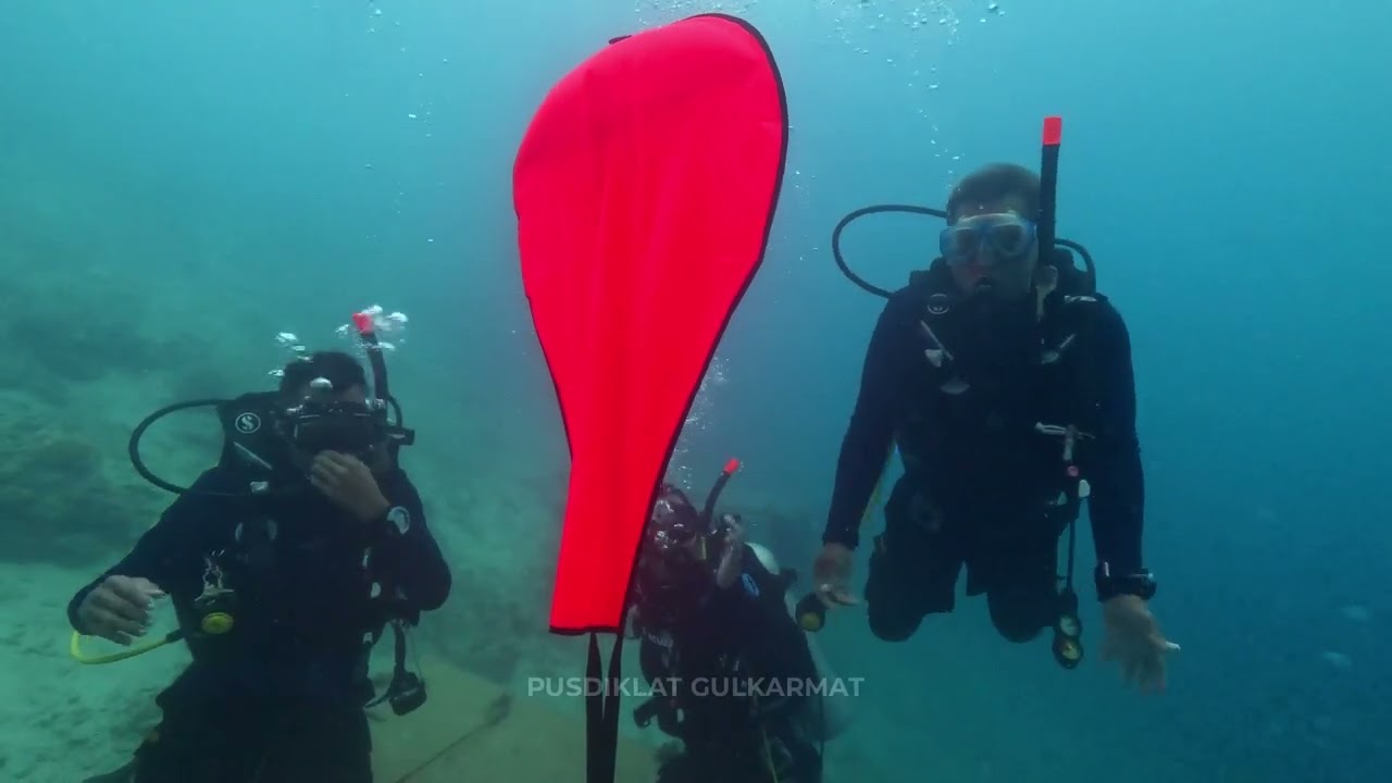 Scuba Divers Two Stars - Advanced Open Water