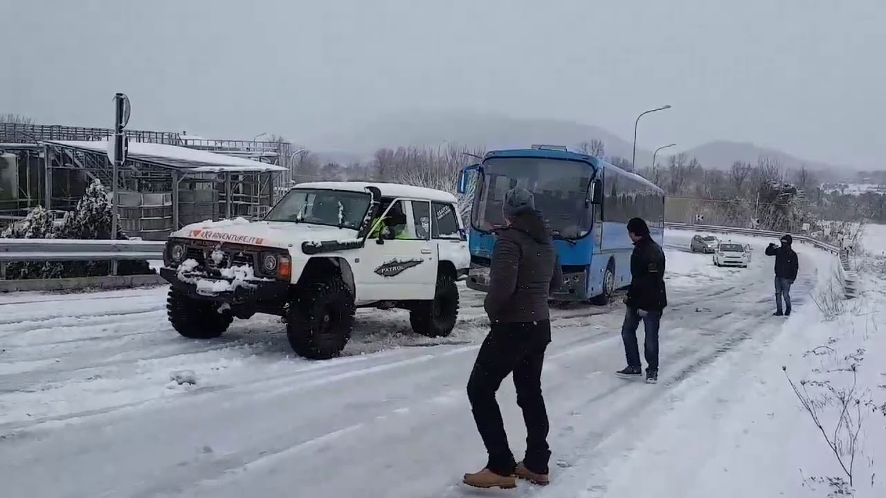 patrol VS autobus sulla neve