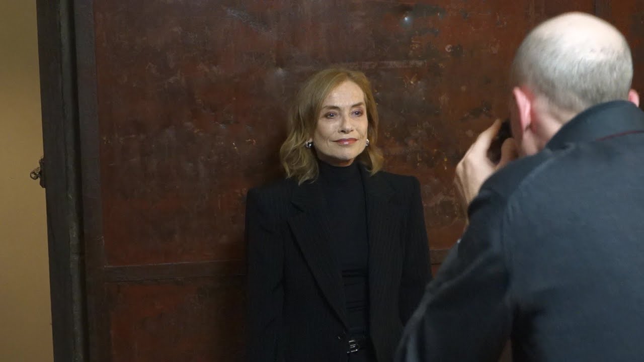 Festival Lumière 2024 - Isabelle Huppert en séance photo à l'Institut Lumière