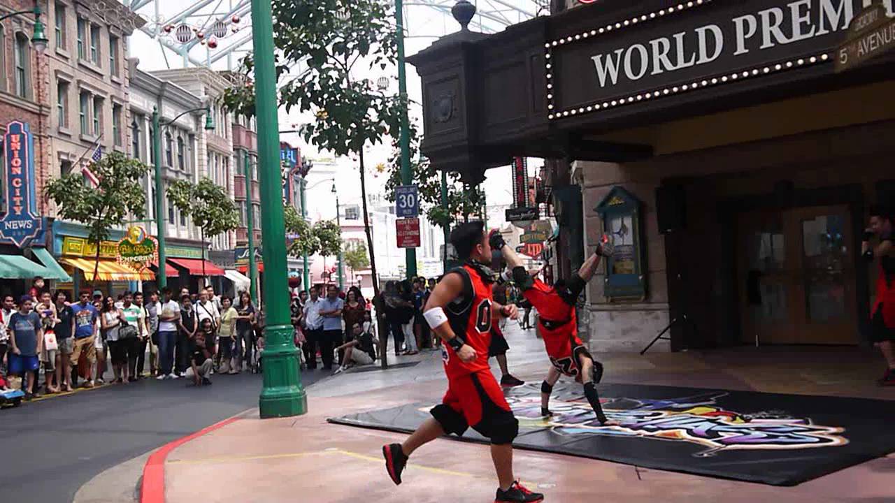 Rockafellas Streetboys Breakdance at Universal Studios Singapore (Part 1)
