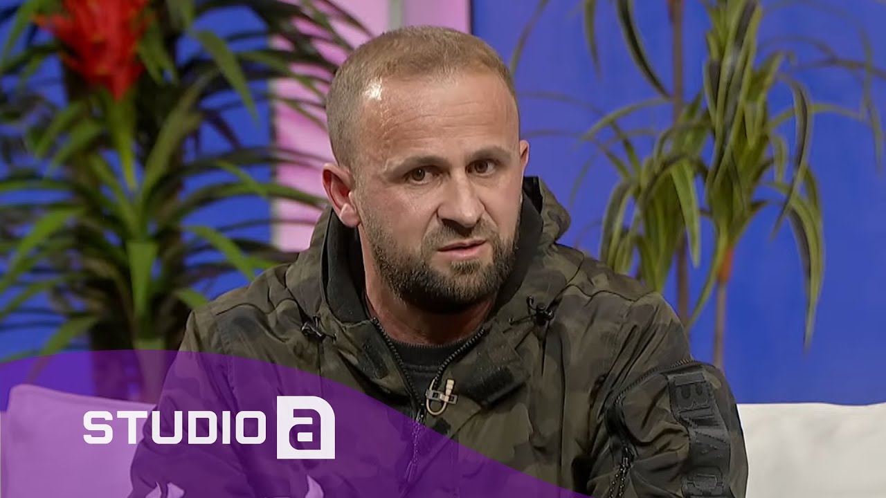 Thotë se e mbajtën padrejtësisht 13 vjet në burg, 36 vjeçari shpiku alfabetin e tij sa ishte aty