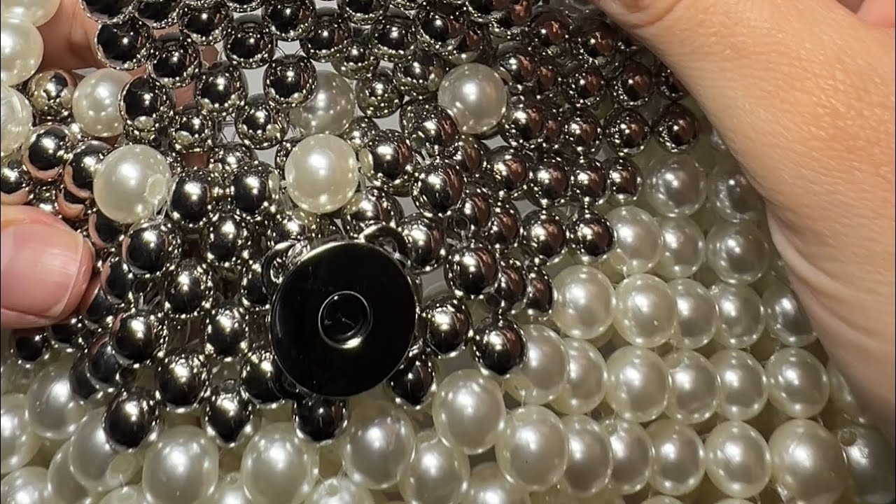Cómo poner el imán en el bolso de perlas o cuentas
