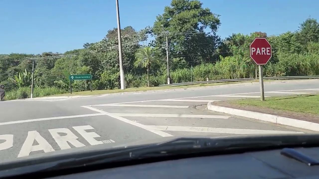 Dirigindo na Estrada de Guararema