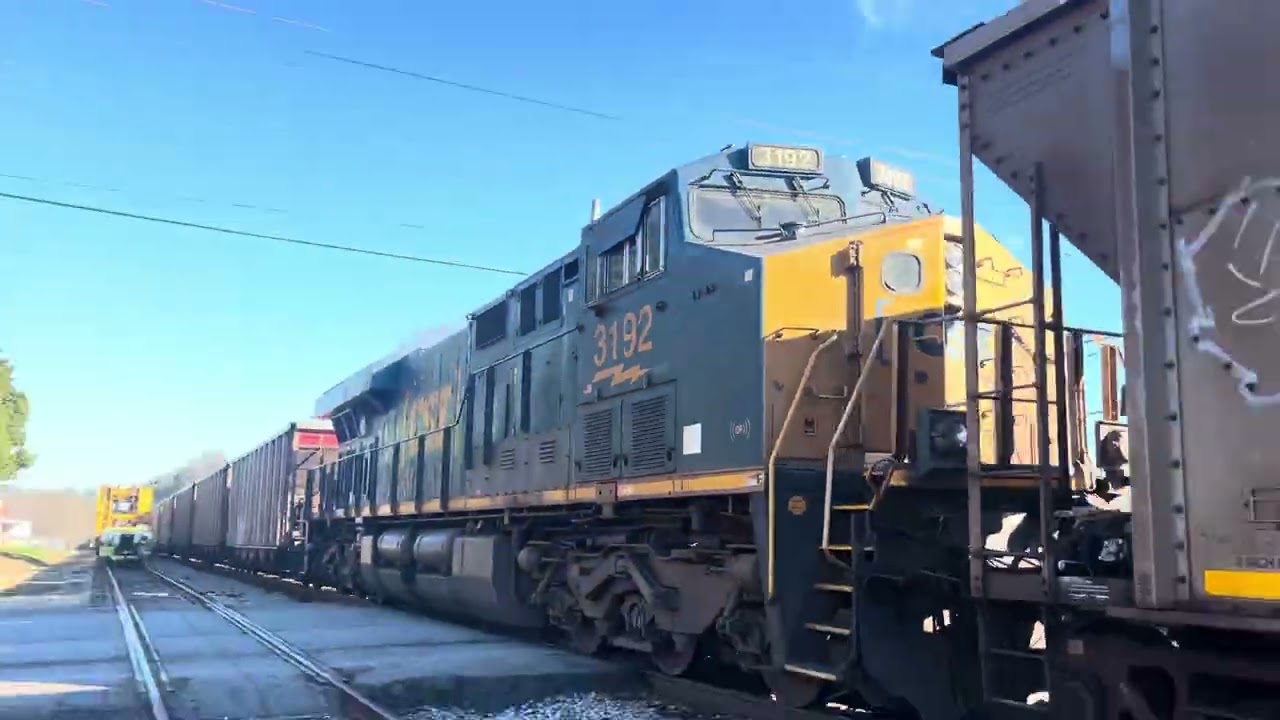 Csx #916 leading and Csx #5286 trailing with Csx #3192 as a Dpu on the Abbeville sub on 1/19/25! 