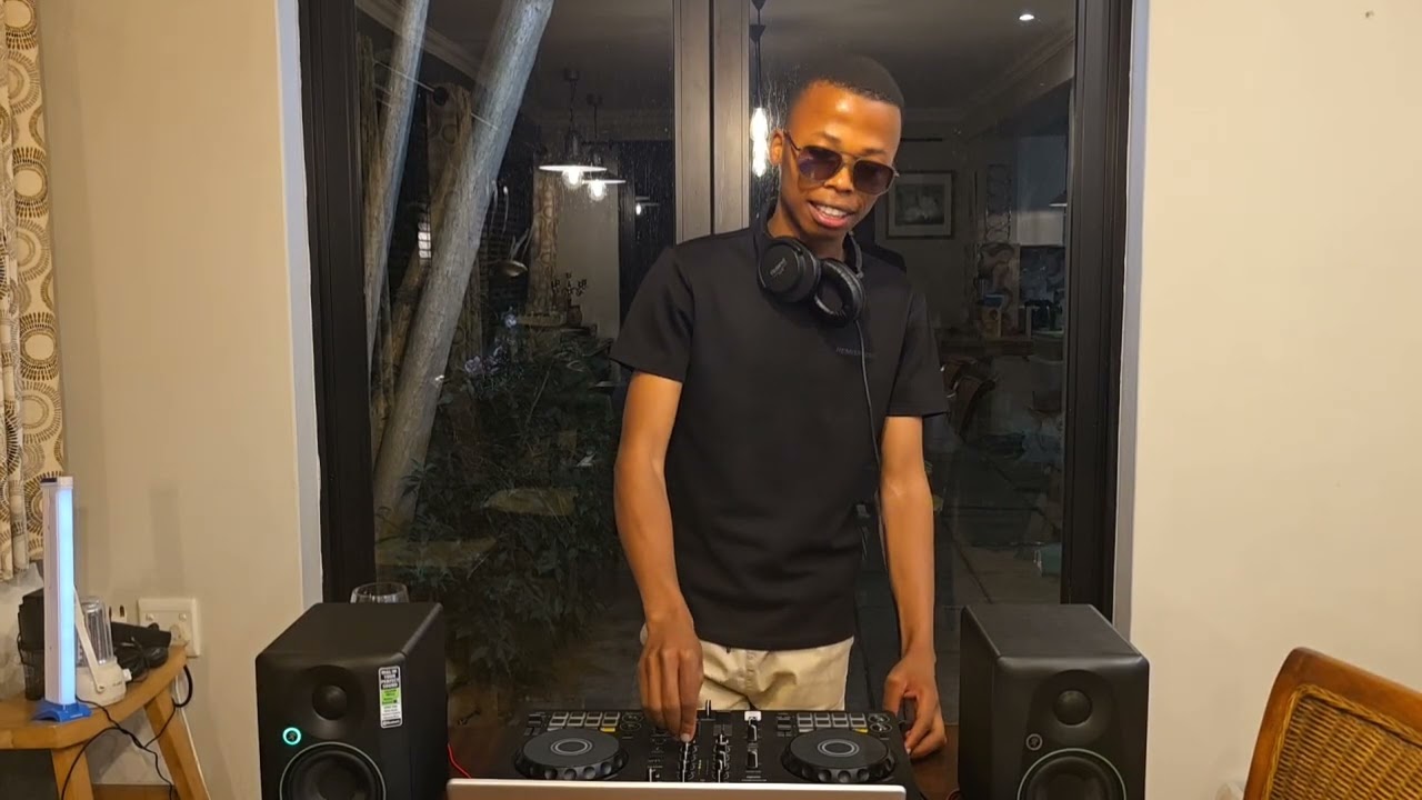 eMeL Afro sessions :EP 1 Road trip mix