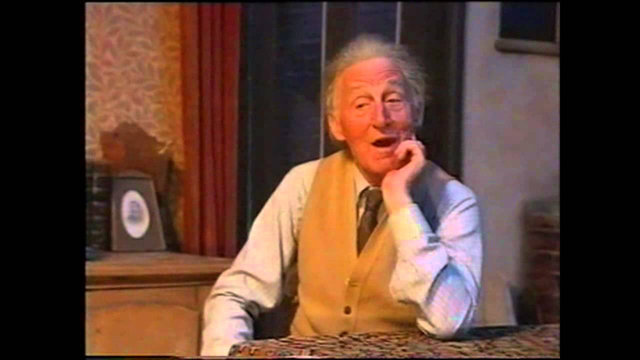 BBC Watch Magic Grandad - Bathtime