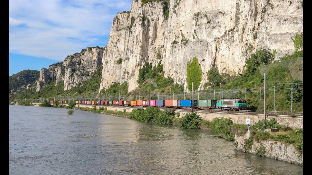 BB 22275 et frigo sur les deux rives du Rh&ocirc;ne [DRONE]