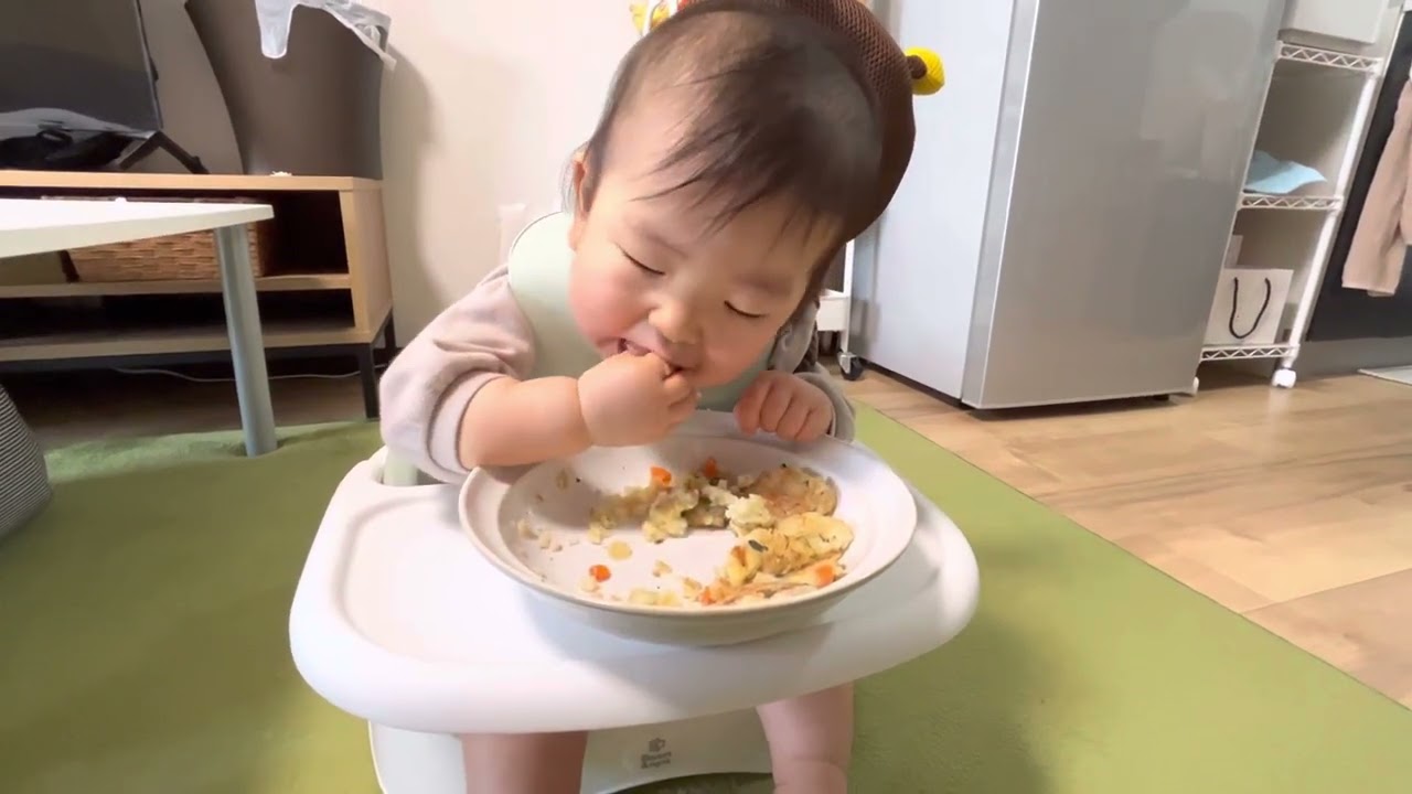 【11ヶ月離乳食】おやきを食べるりっくん