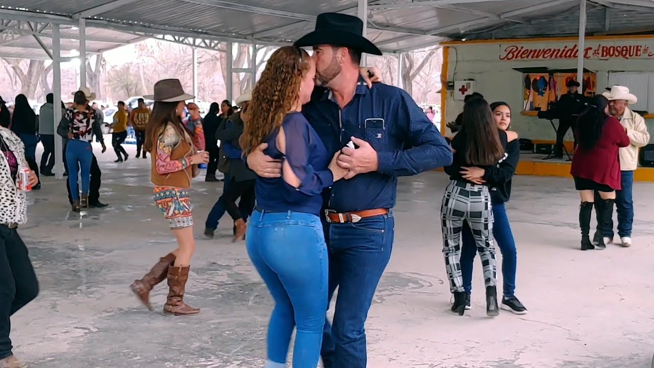 Gumer y N festejando el cumple de Gumaro