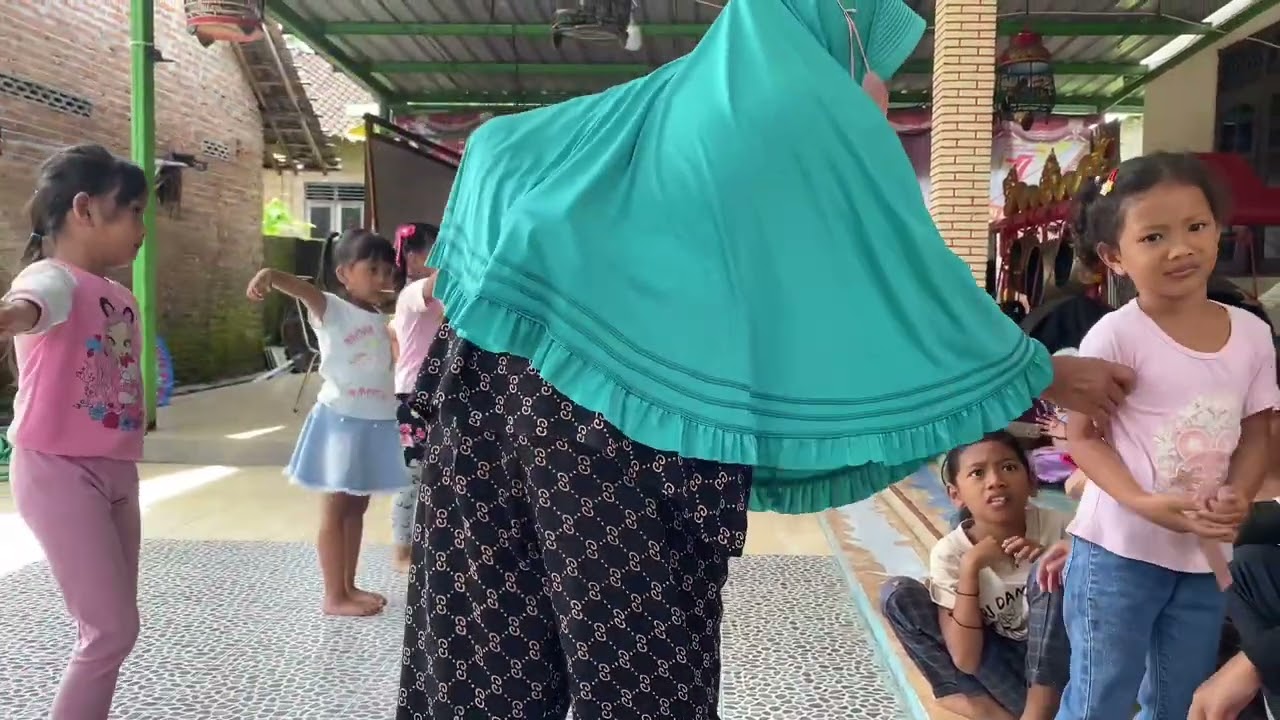 Ngompol saat latihan menari