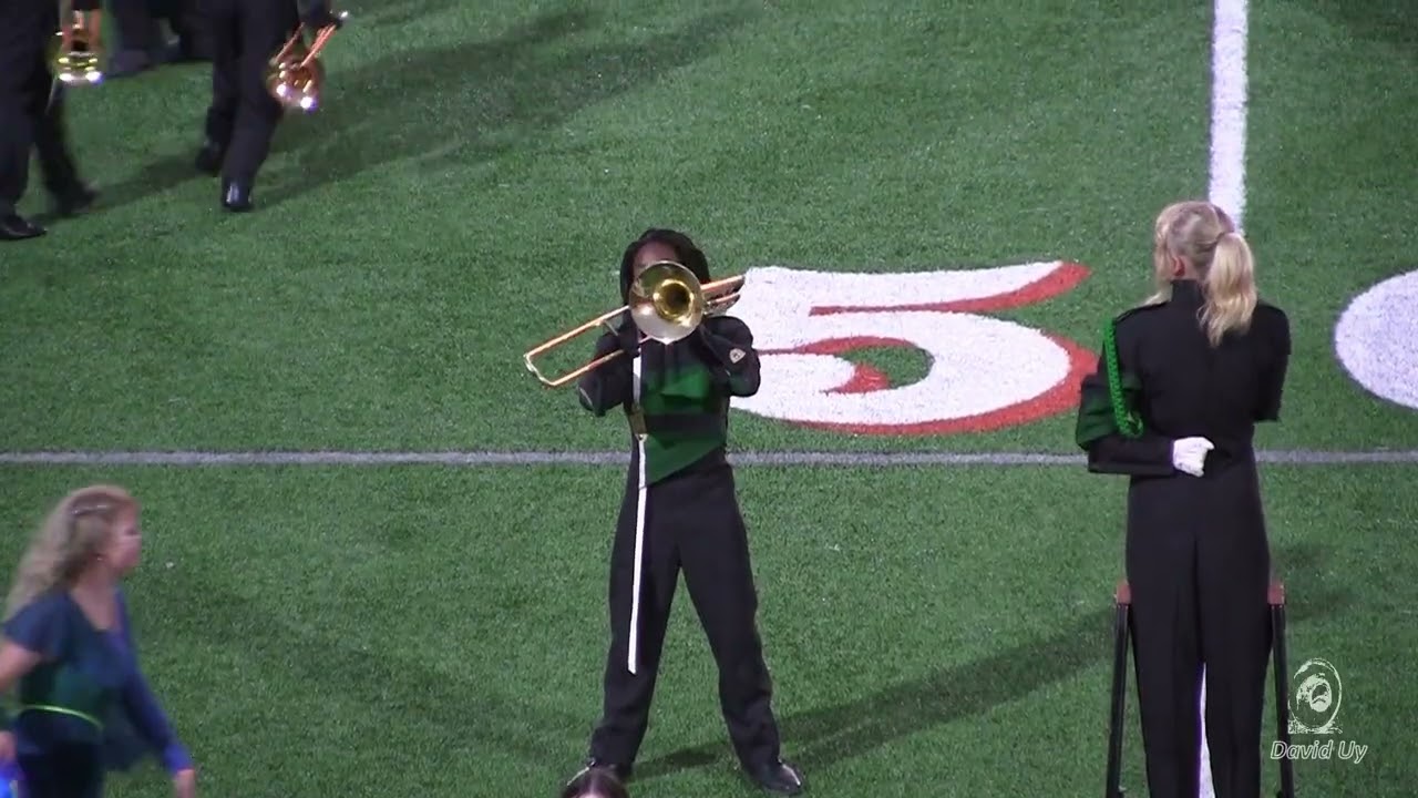 Марширующий оркестр школы West Forsyth High School в школе East Lincoln High School, 10 ноября 20...