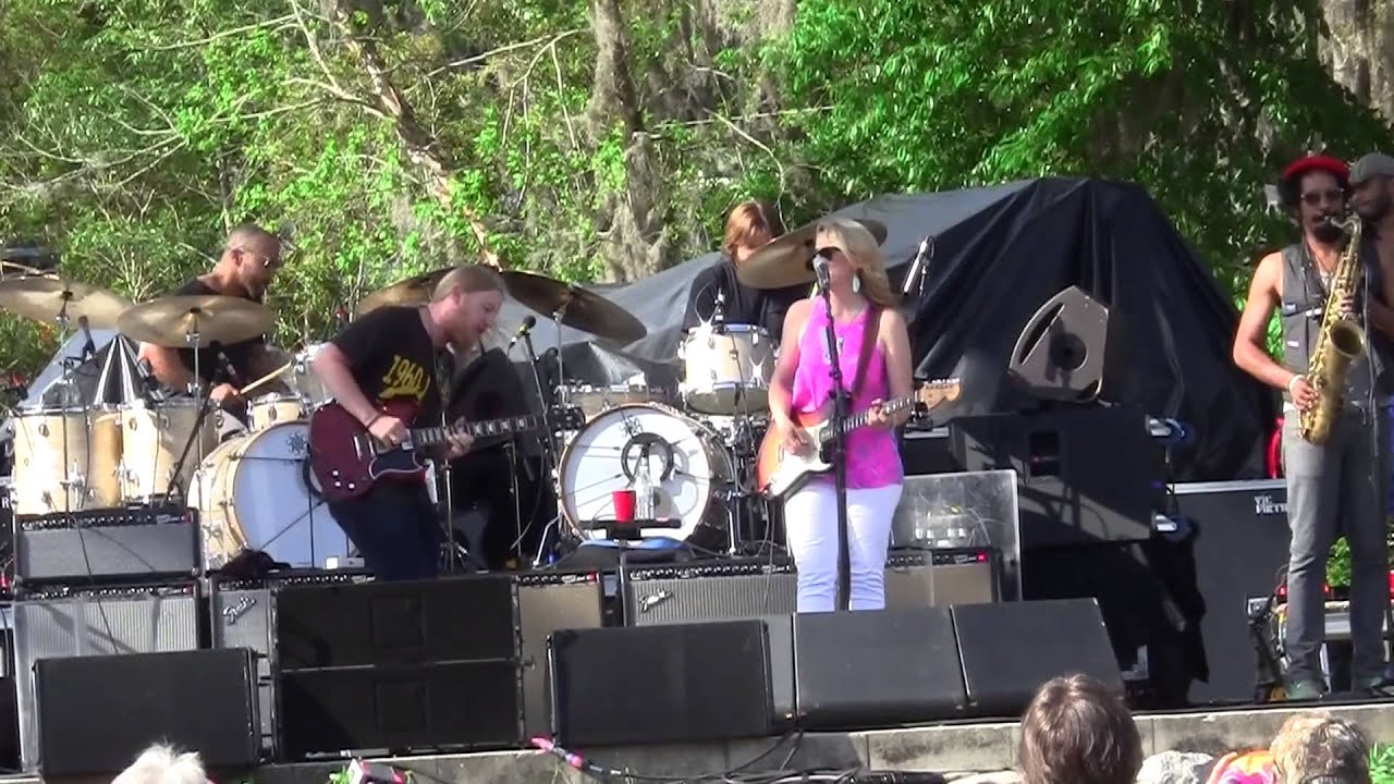 Tedeschi Trucks Band - Living In The Palace Of The King