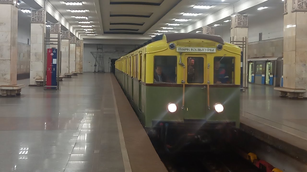 Поездка на настоящем раритетном составе метро 1935 года выпуска. Экскурсия на вагонах типа 