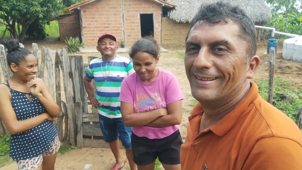 FOMOS DEIXAR AS CESTAS BÁSICAS NA VILA QUEIMA LATA