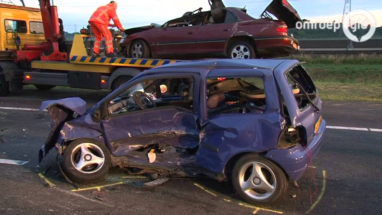 11 gewonden bij groot ongeluk op de A15