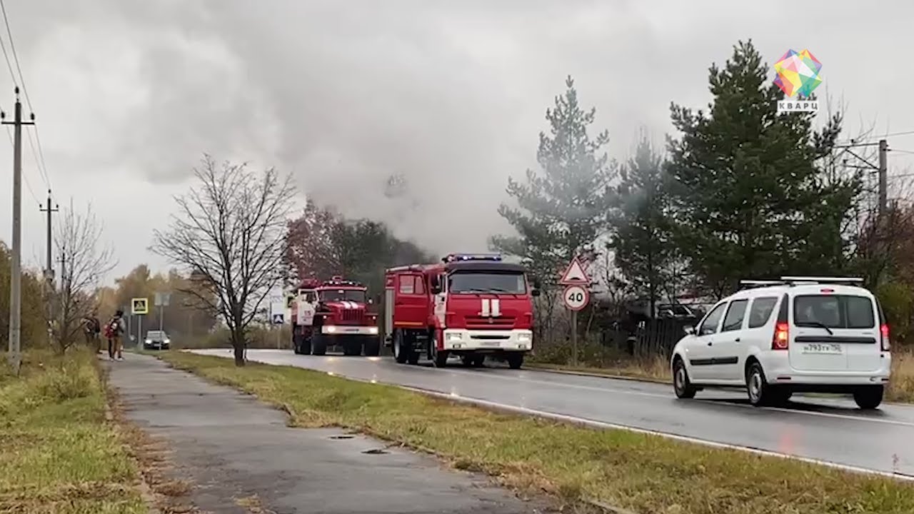 В поселке Львовский загорелся дом
