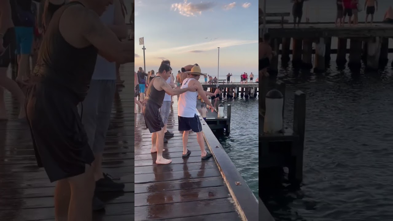 Happy 2023 New year! Beach  of Frankston Victoria Australia Funny diving!😹#shorts #funny #2023