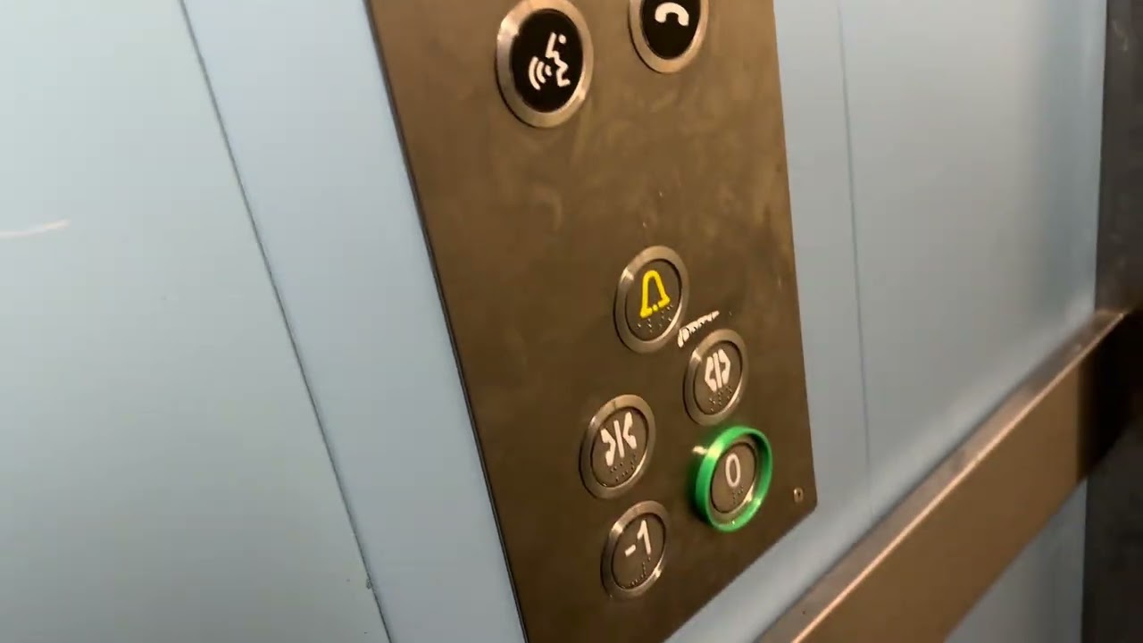 Doyle Lift, Dealz, Castlebar, Co. Mayo